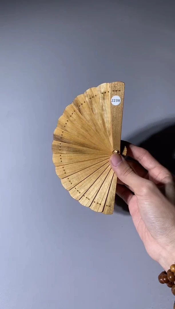 【闪购商品】金丝楠木雕223号10cm金丝楠迷你扇