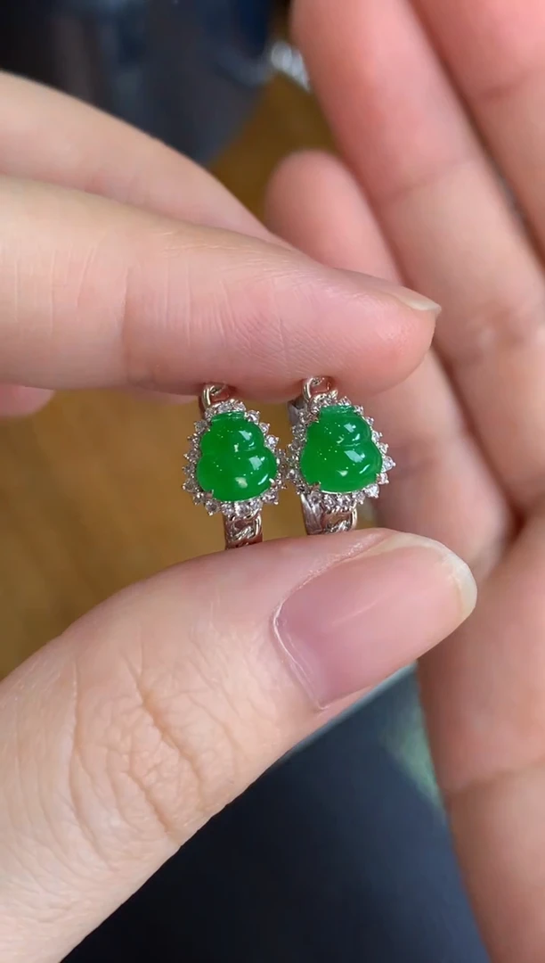 18K金镶嵌翡翠耳饰绿葫芦耳包