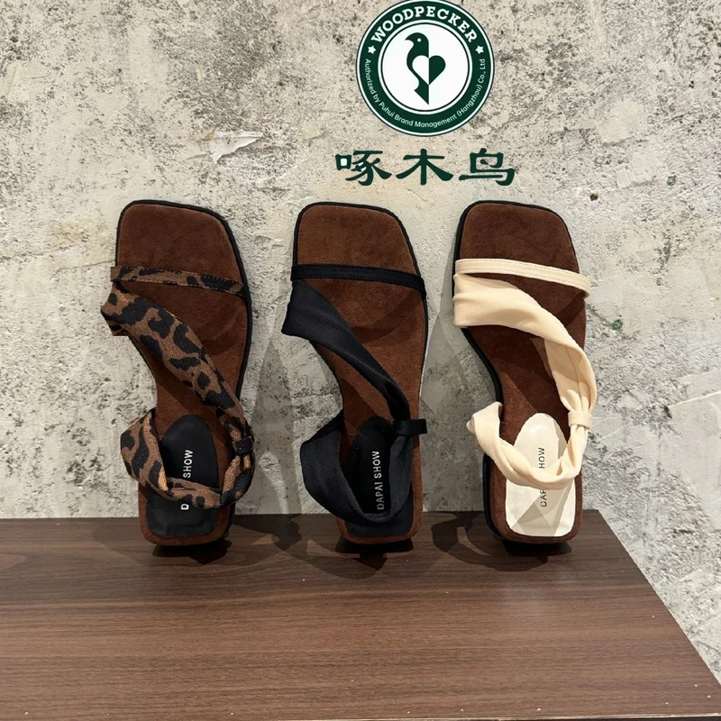 啄木鸟2025夏季时尚百搭两穿3CM高复古凉鞋女方头露趾高跟凉拖鞋