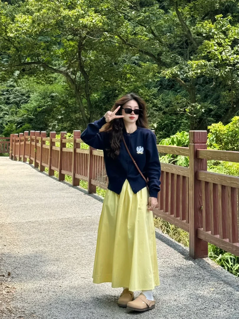 2025春秋季女装茶系穿搭配一整套超火今年流行漂亮开衫半身裙子女