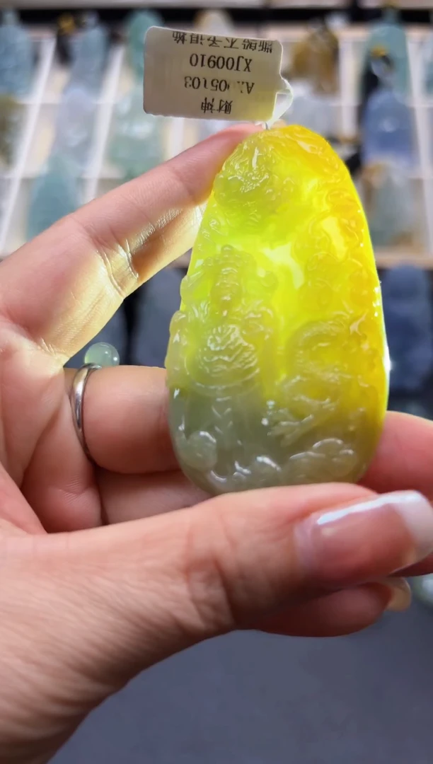 翡翠未镶嵌颈饰财神