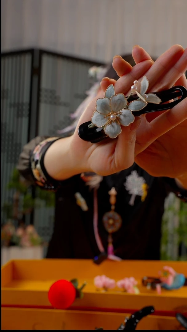 刺绣非遗苏绣绒花手工饰品