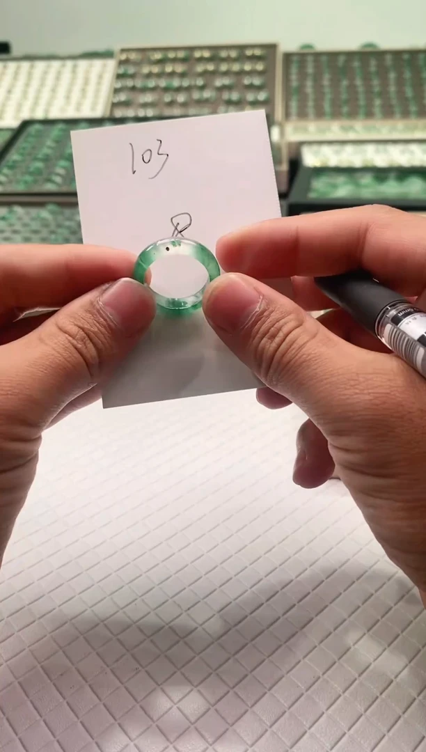 未镶嵌石英质玉（非洲翠）戒圈戒圈18