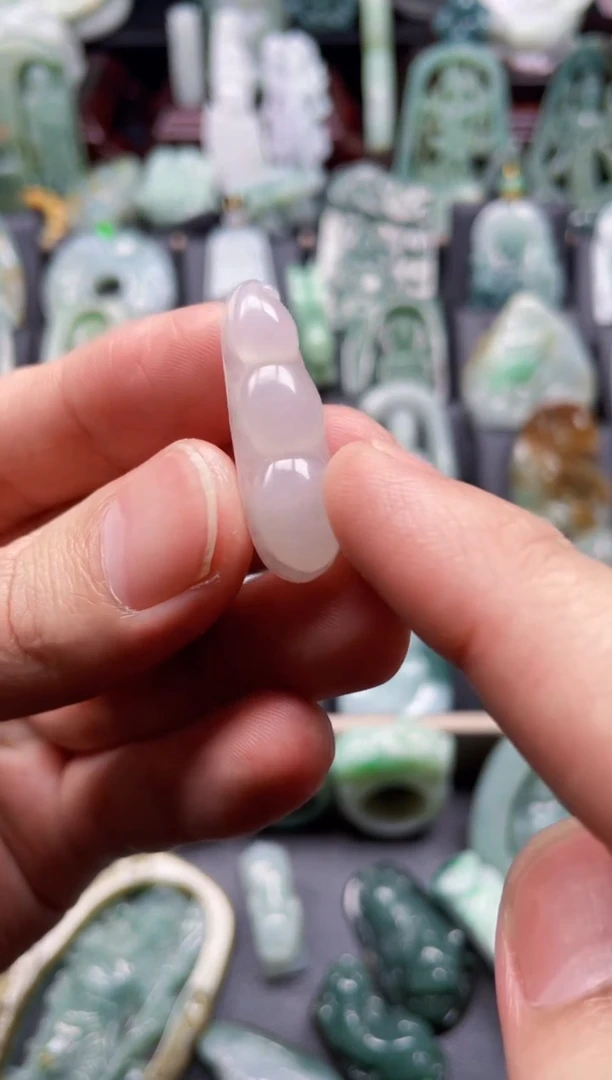 颈饰未镶嵌翡翠29  天然翡翠a货  豆子