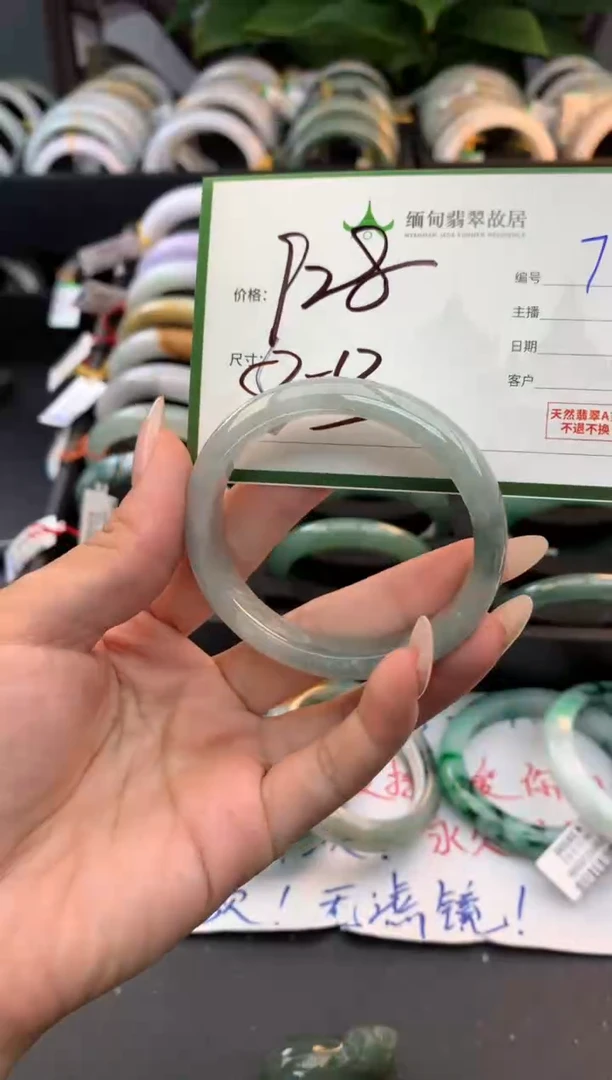 未镶嵌定制翡翠毛货需精细抛光+多人