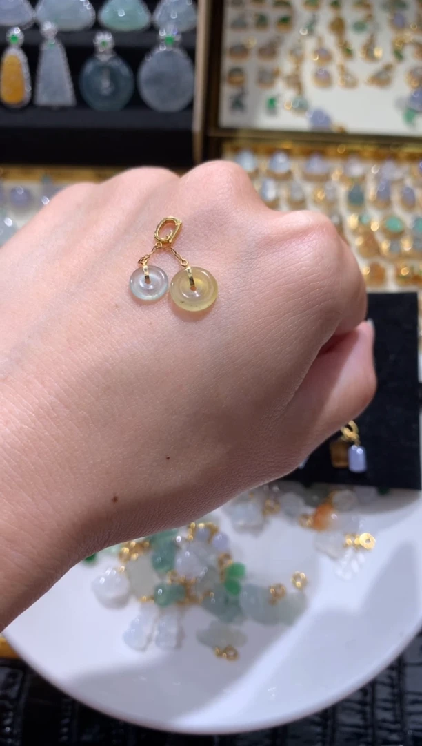 颈饰18K金镶嵌翡翠翡翠