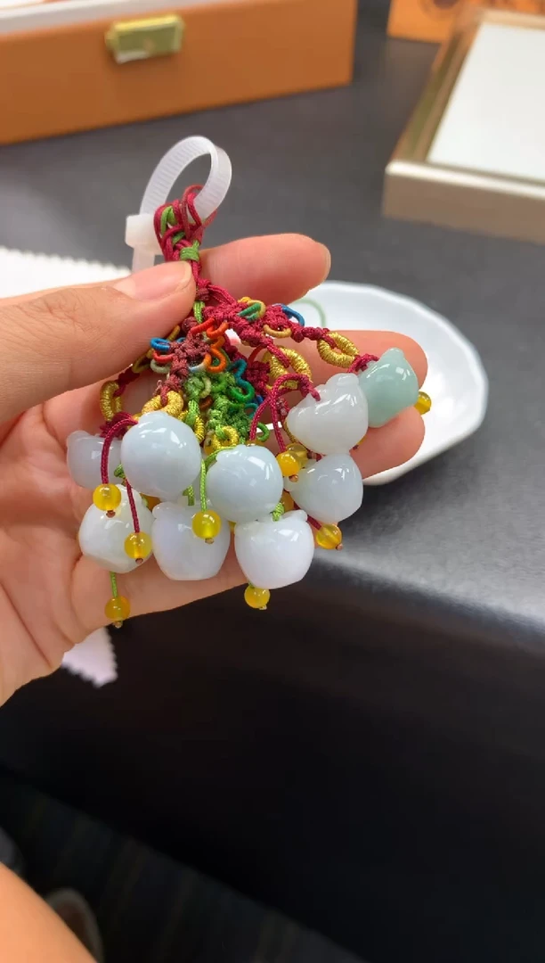 翡翠挂件未镶嵌FC267 翡翠苹果手机挂 多样性发其一