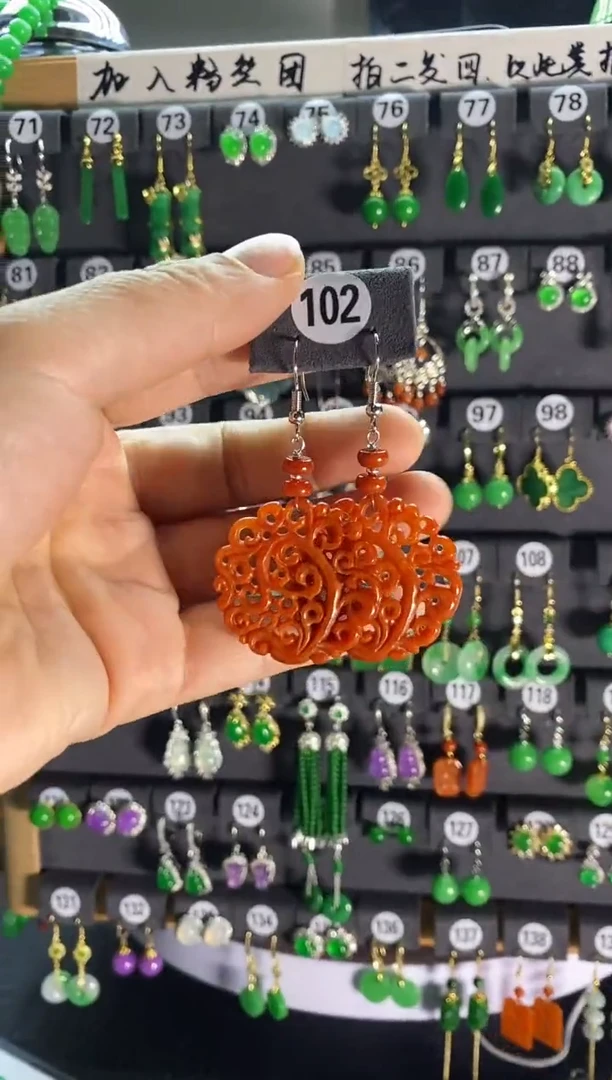 【闪购商品】翡翠耳饰银S925镶嵌102...