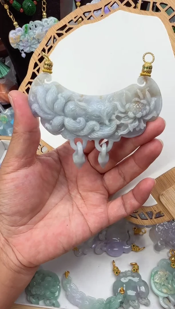 颈饰未镶嵌翡翠吊坠