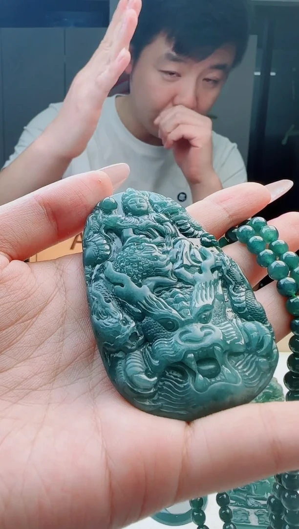 颈饰未镶嵌翡翠多样性发其中一