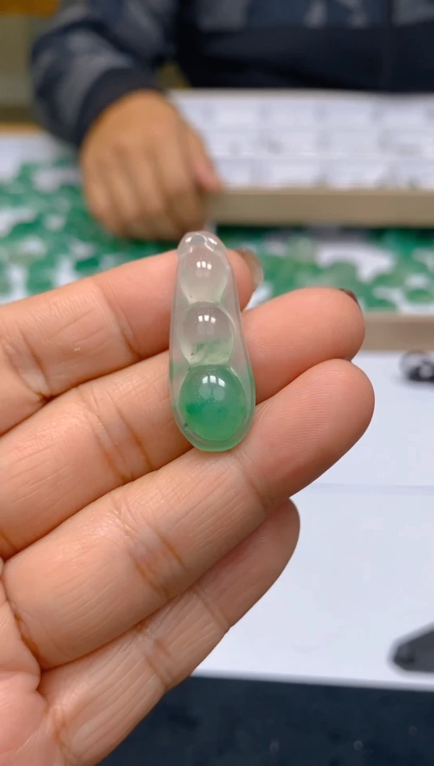 【闪购商品】石英质玉颈饰未镶嵌冰美人A货非洲翠