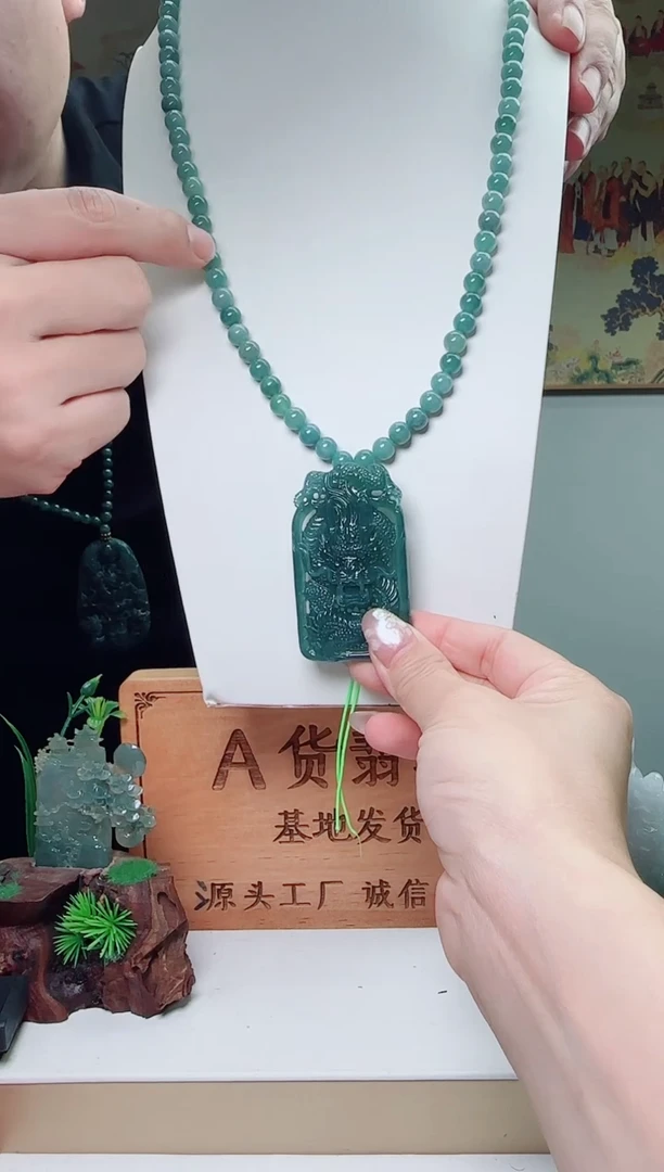 翡翠未镶嵌颈饰多样性发其一