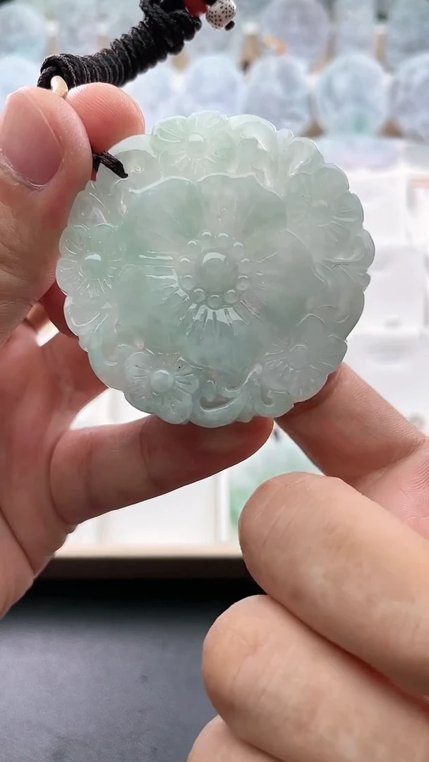 翡翠未镶嵌颈饰..../6/15/ 192