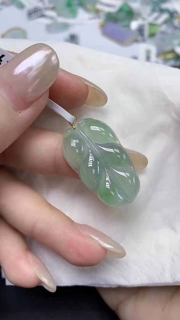 翡翠18K金镶嵌颈饰天然缅甸翡翠A货