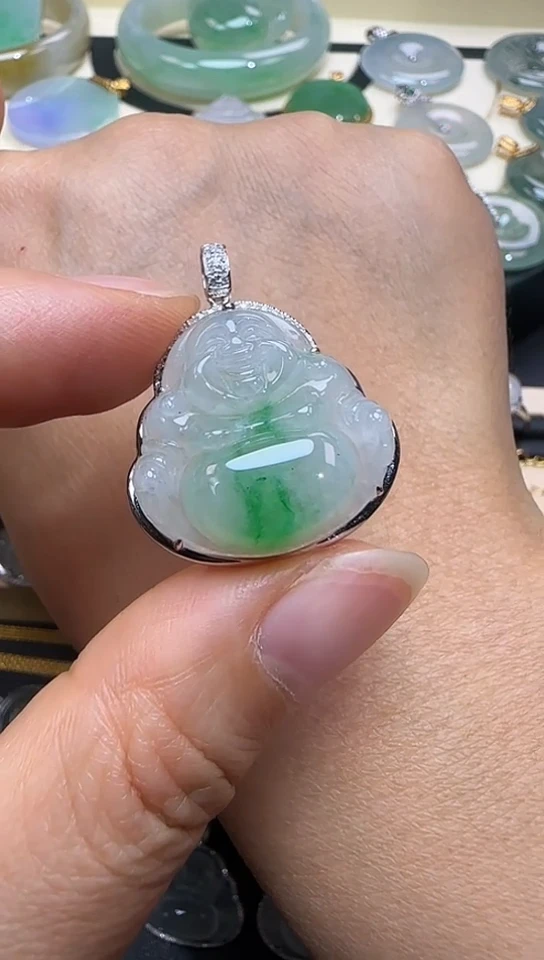 颈饰18K金镶嵌翡翠佛公