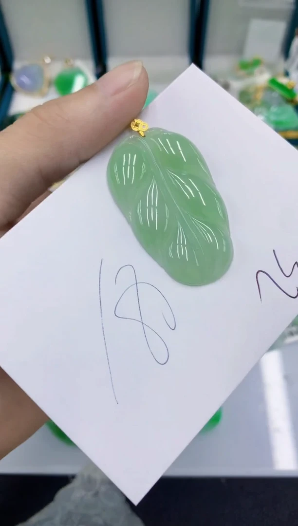 翡翠18K金镶嵌颈饰翡翠