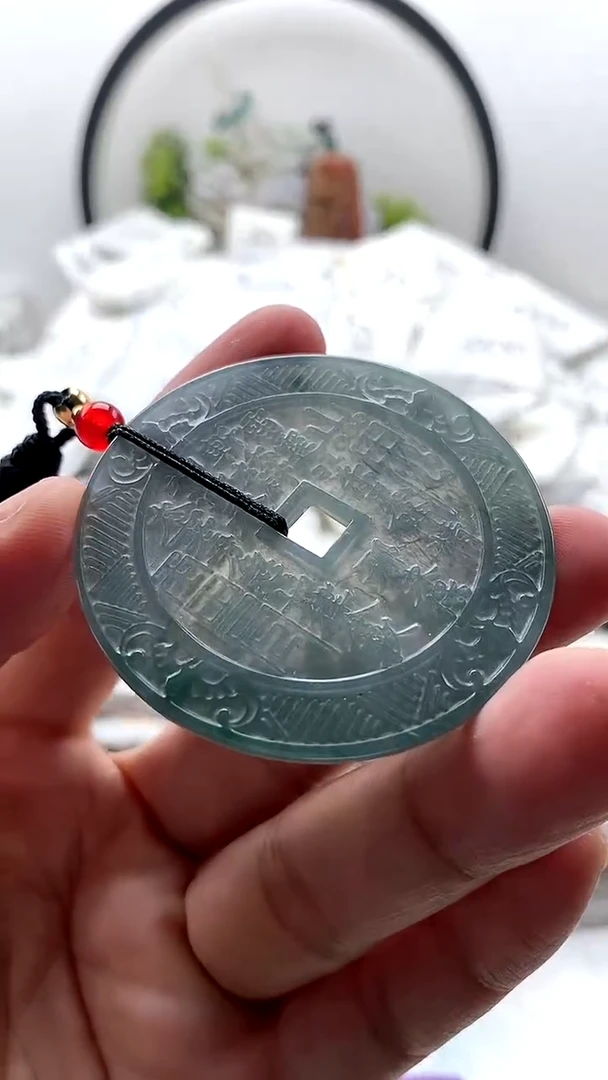 翡翠未镶嵌颈饰山鬼