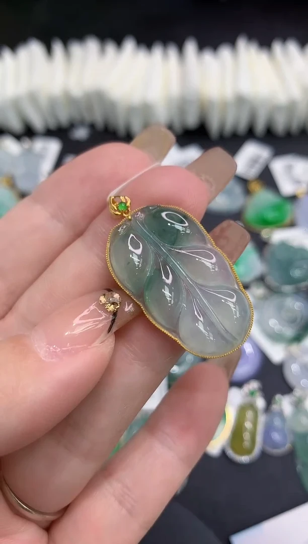 吊坠(不含链)18K金镶嵌翡翠111