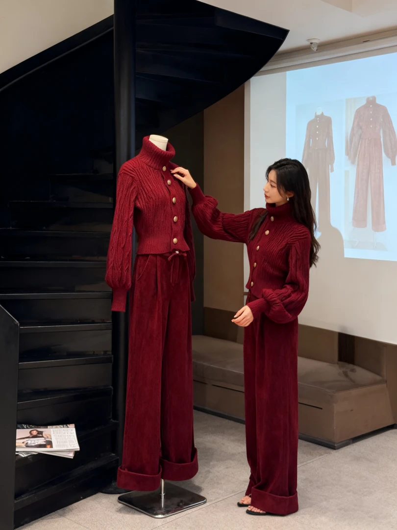 【当日发货】一整套新年穿搭女小香风酒红色灯笼袖毛衣灯芯绒裤子冬