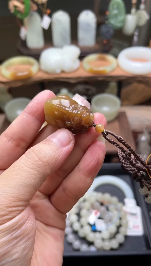 【闪购商品】和田玉吊坠未镶嵌且末金山糖貔貅822244