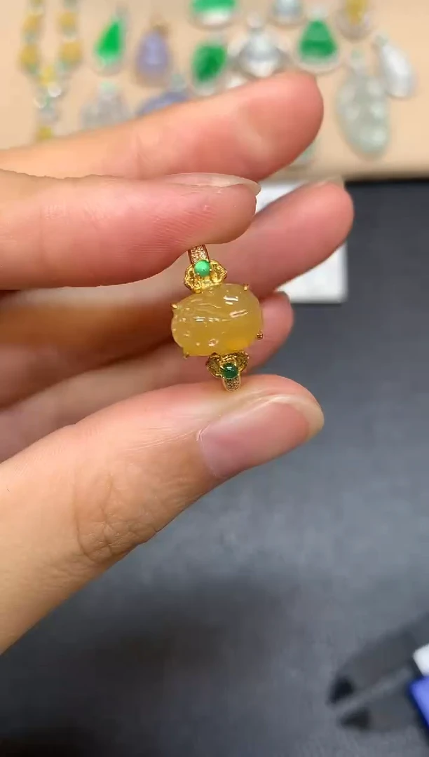 18K金镶嵌戒指翡翠貔貅【无服务费