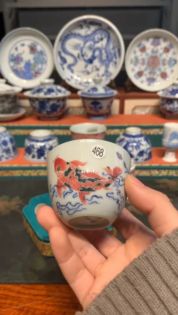 明*468釉下红锦鲤缸杯