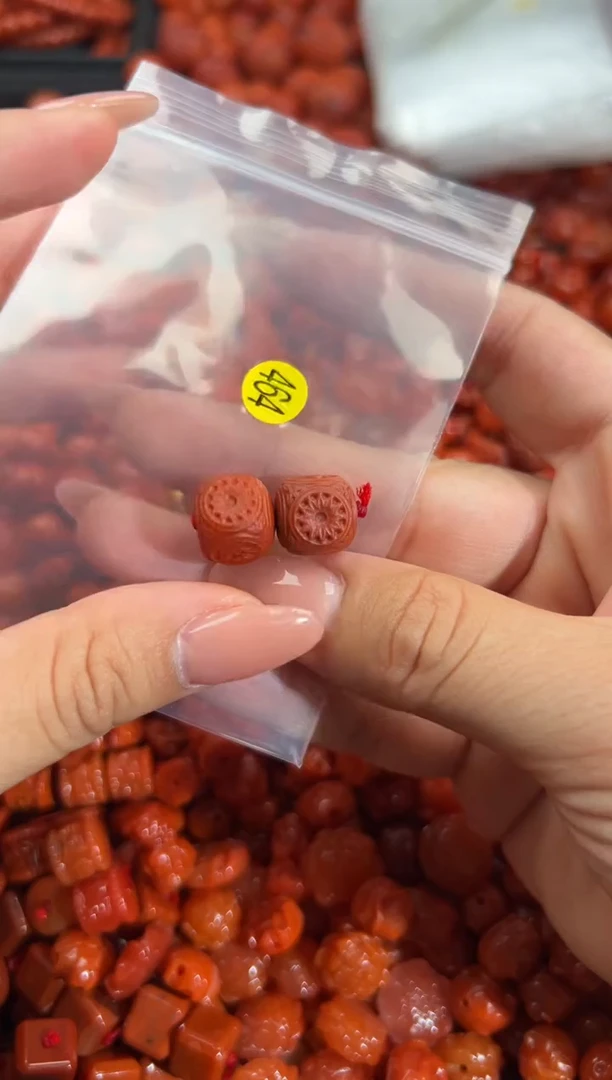 南红玛瑙未镶嵌颈饰1