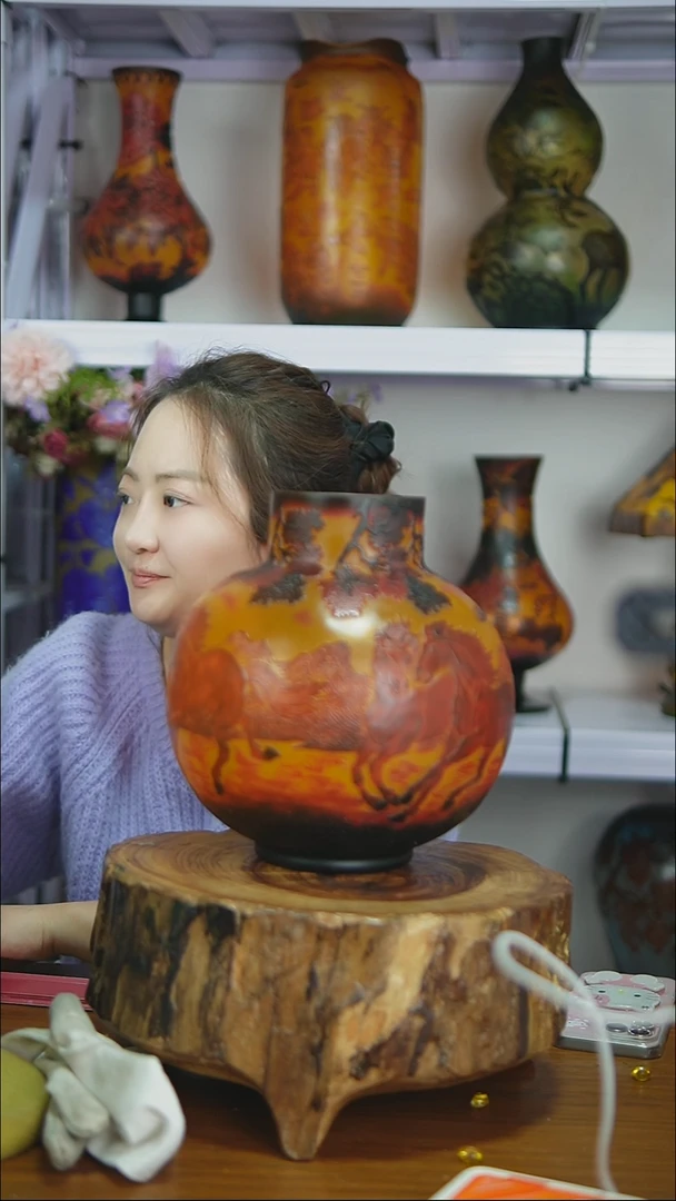 吉*姐骏马图格雷花瓶经典