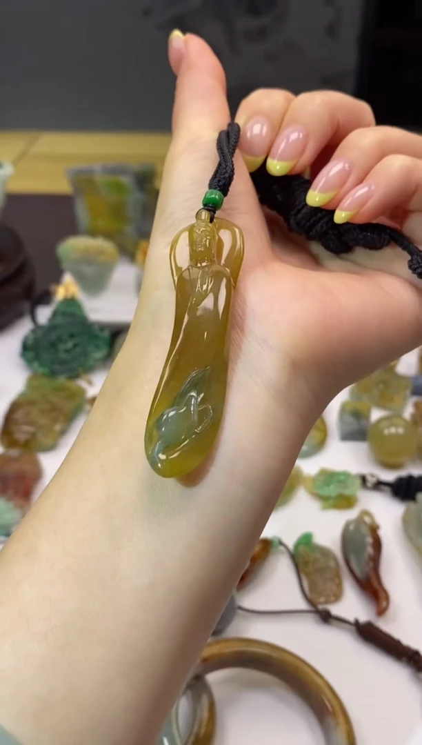 翡翠挂件未镶嵌翡翠观音