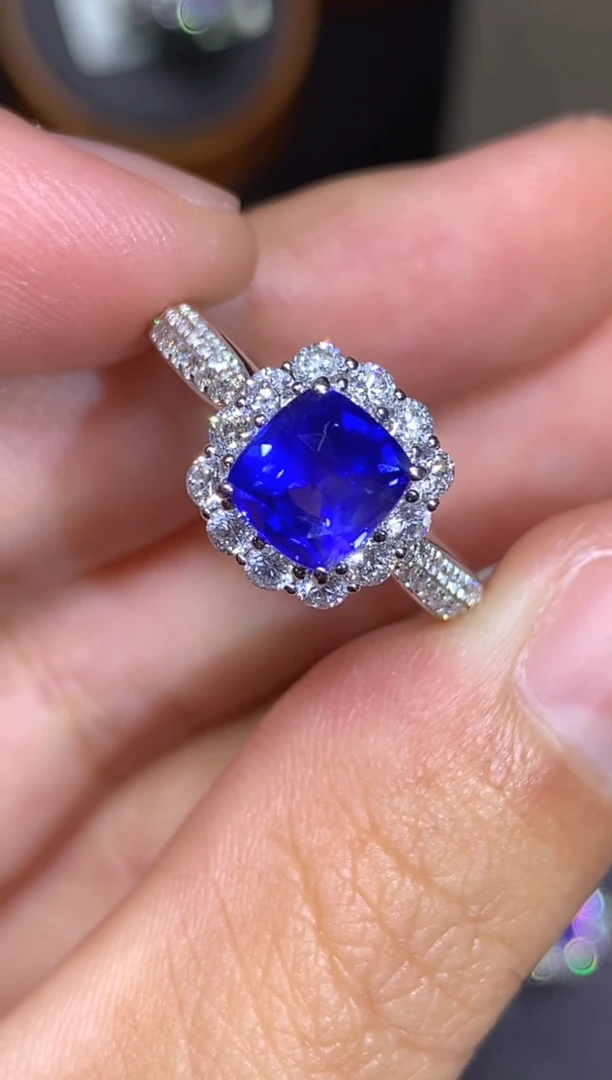 戒指蓝宝石18K金镶嵌1.56CT   无烧