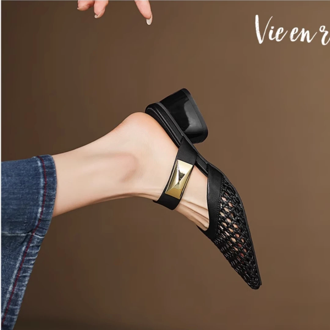 法式镂空包头半拖鞋女外穿夏季一字带尖头配裙子粗跟编织黑色凉鞋