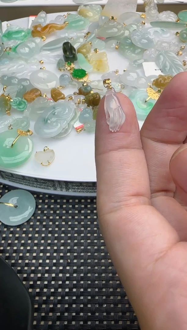 【闪购商品】翡翠颈饰18K金镶嵌佛手