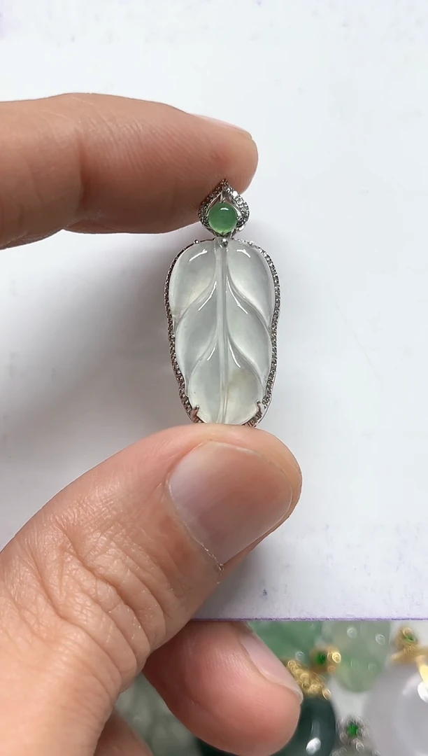 【闪购商品】翡翠颈饰18K金镶嵌天然缅甸A货翡翠吊坠