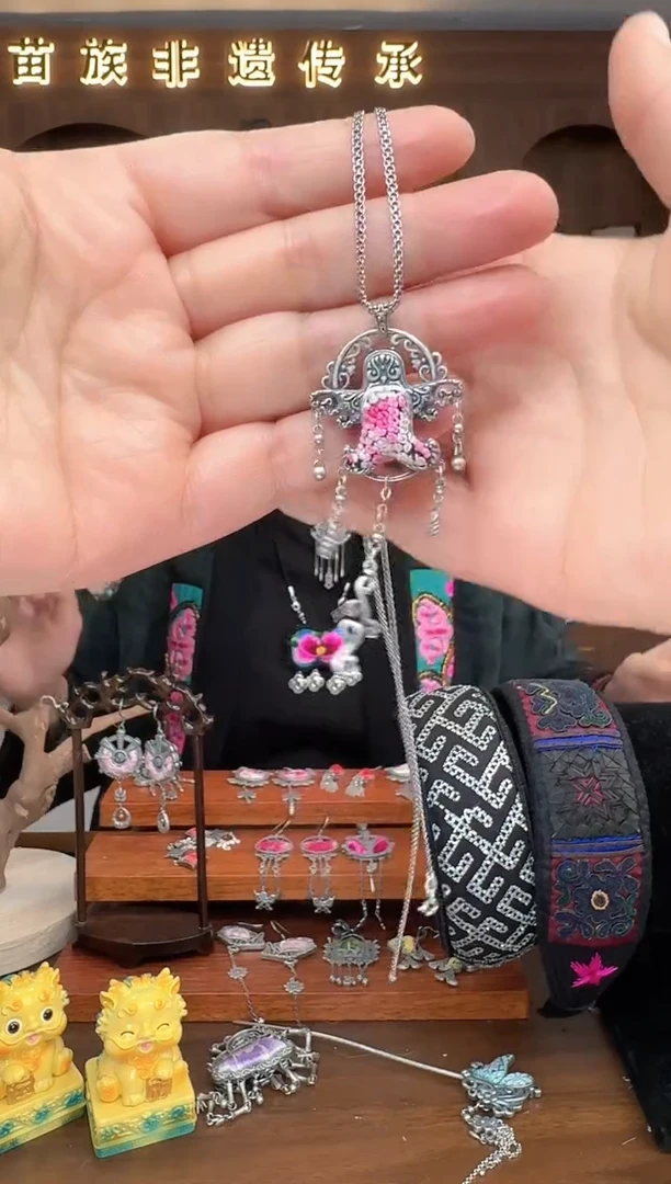 【闪购商品】织绣扶光苗绣传承98