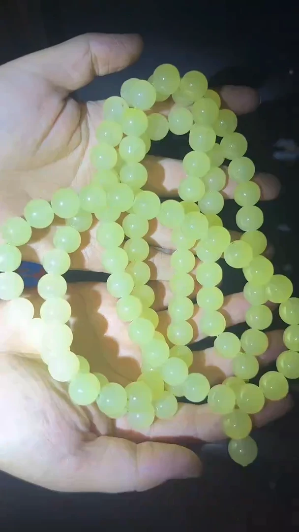 和田玉未镶嵌挂件蜂蜜糖项链一条