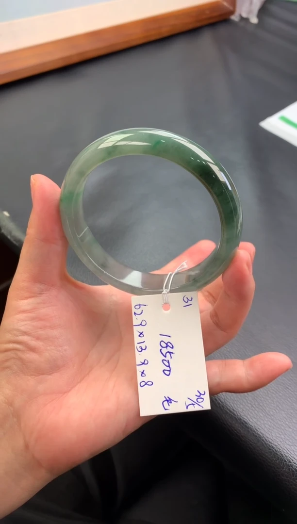 翡翠手镯未镶嵌玉手镯