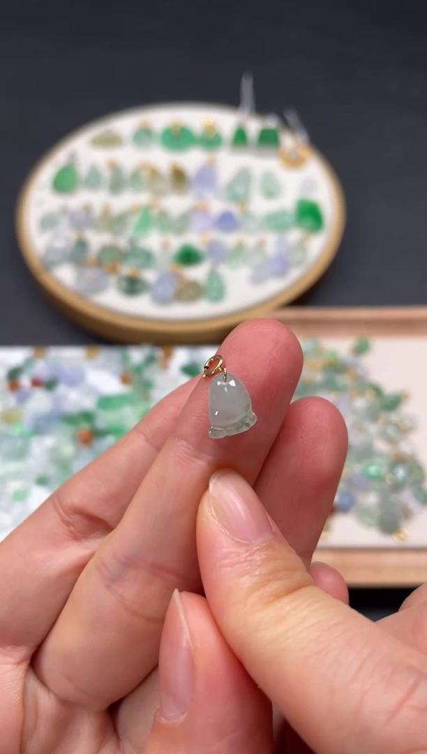 吊坠(不含链)18K金镶嵌翡翠一个JK433