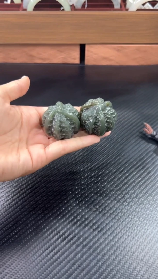 未镶嵌和田玉把件若羌微色差核桃M