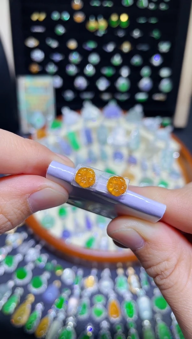 【闪购商品】翡翠颈饰未镶嵌高冰胶黄翡花花裸石