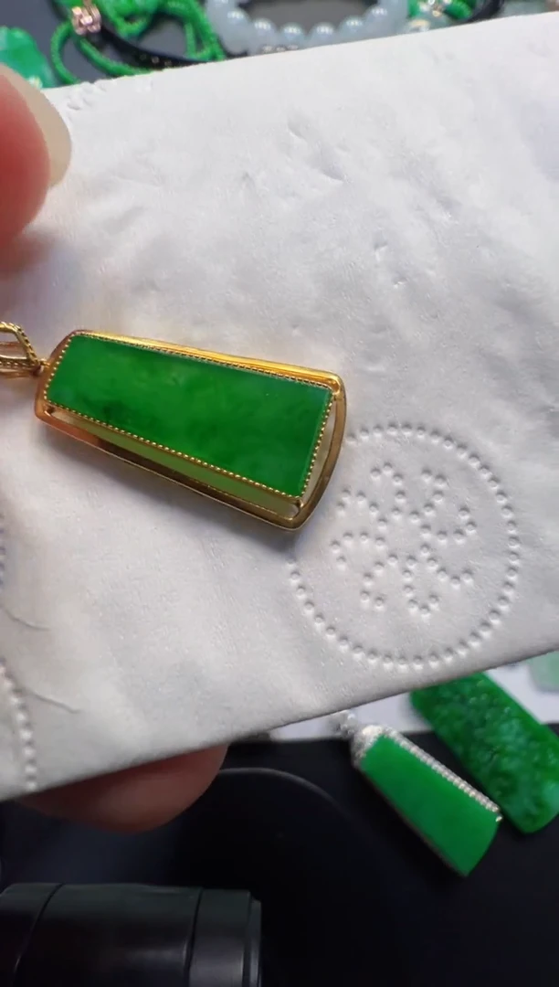 吊坠(不含链)18K金镶嵌翡翠1980