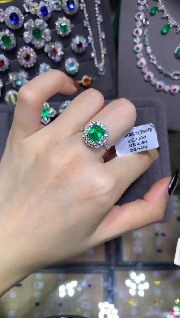18K金镶嵌戒指祖母绿1.83CT