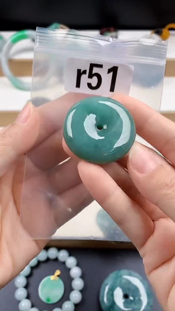 颈饰未镶嵌翡翠天然翡翠吊坠挂件