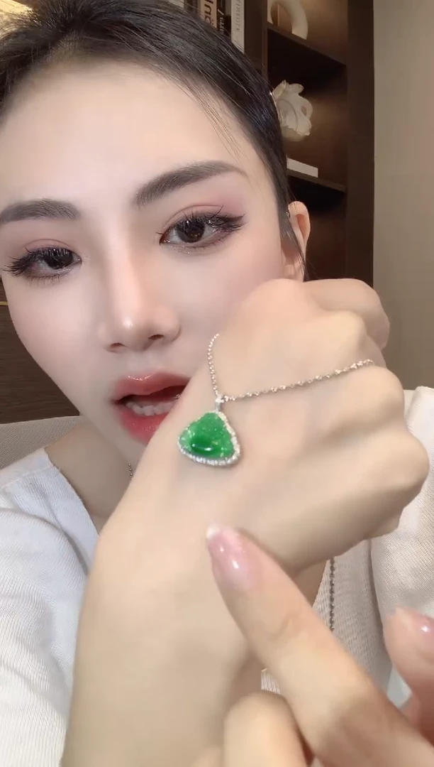 吊坠(不含链)18K金镶嵌翡翠A18
