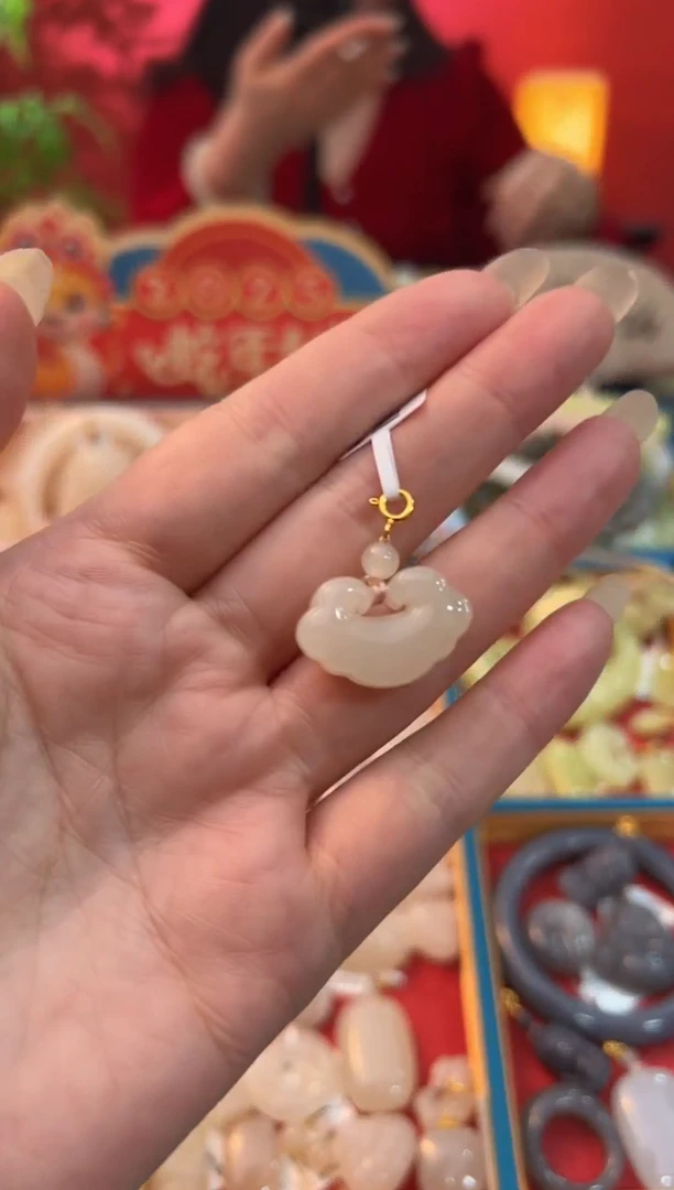 【闪购商品】和田玉吊坠未镶嵌藕粉胖墩小如意锁