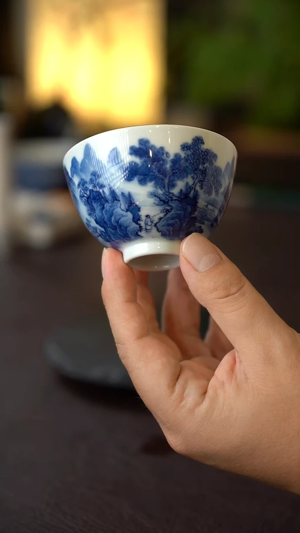景德镇全手工手绘青花山水带内绘主人杯