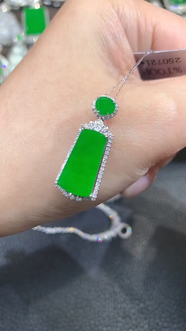 吊坠(不含链)18K金镶嵌翡翠C48