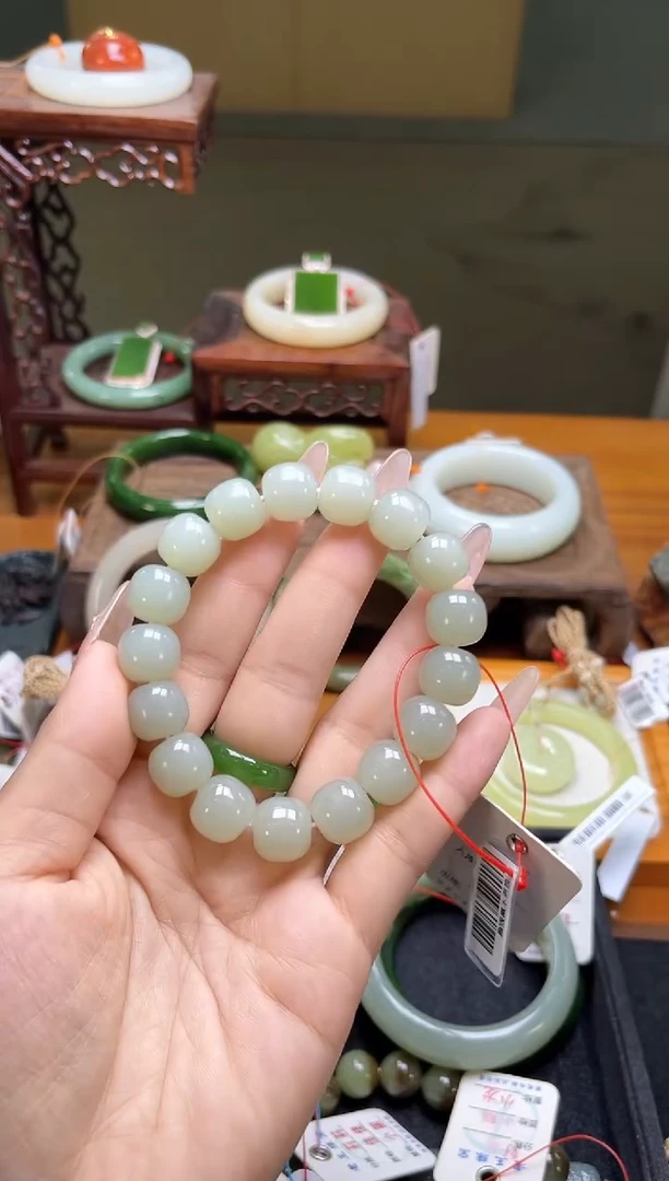 未镶嵌手串和田玉卡13且末青白 老型