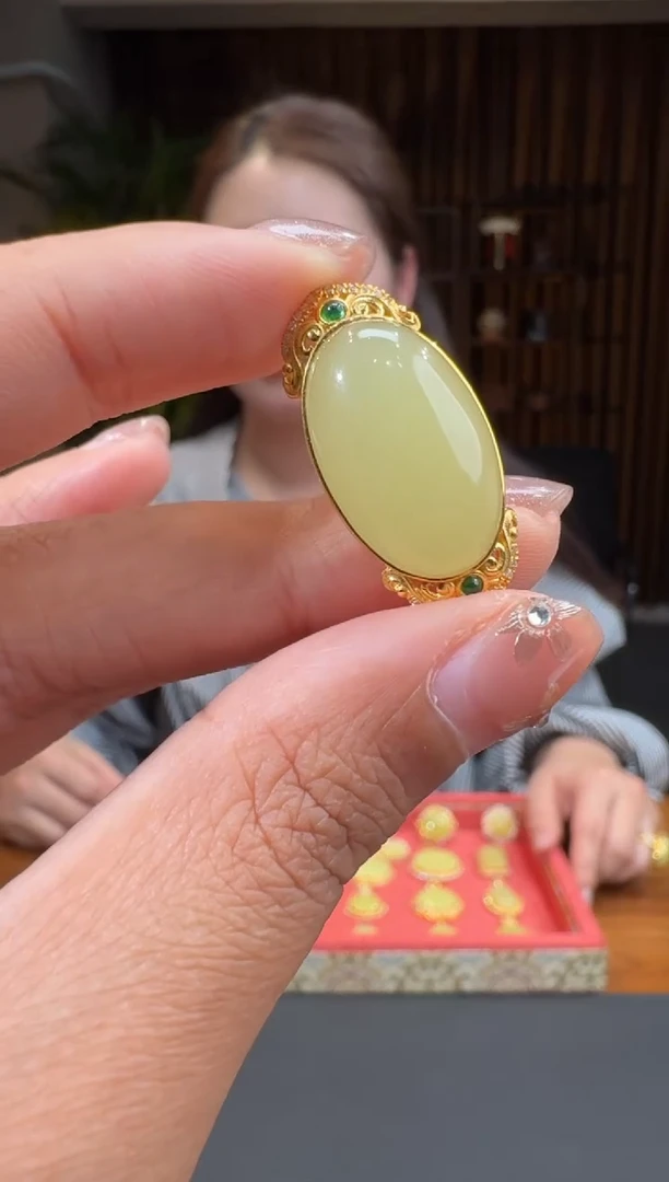 【闪购商品】和田玉3518K金镶嵌2.13冰冰多样性发货