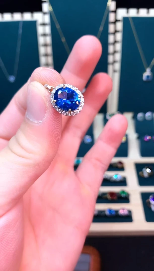 蓝宝石吊坠(赠链)银S925镶嵌......