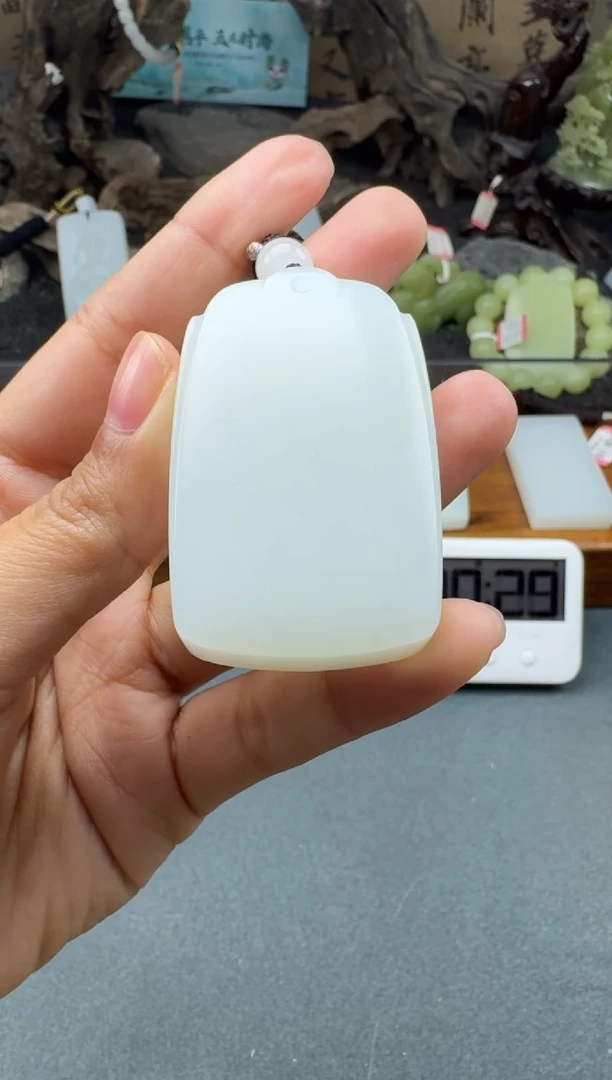 颈饰未镶嵌和田玉1